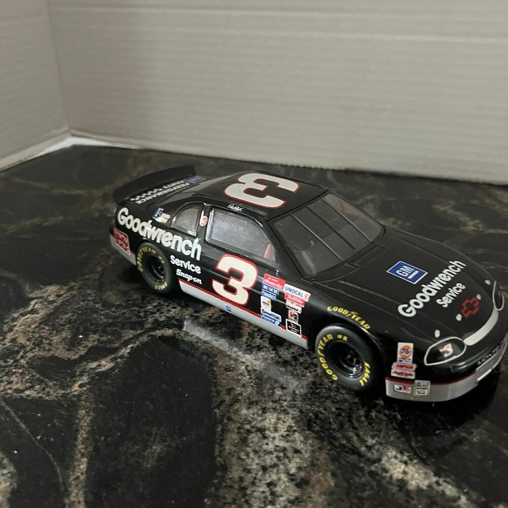 ˚₊‧꒰ა ☆ ໒꒱ ‧₊˚ Dale Earnhardt #3 GM 1999 Limited Edition Car (3B- DT)